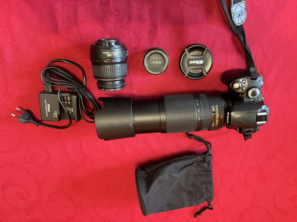 Фотоапарат Nikon с два обектива
