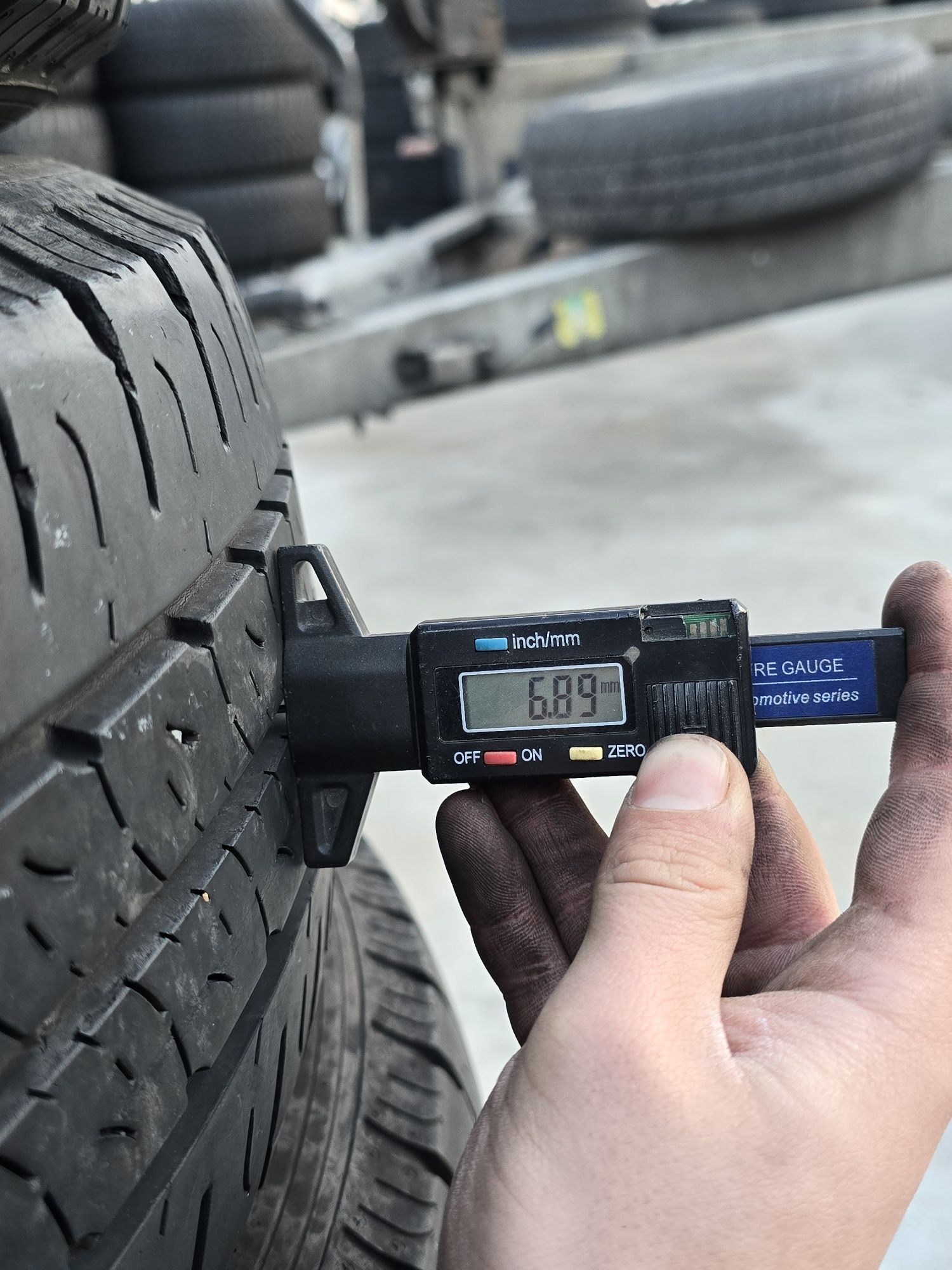 4 Броя Бусови Гуми 205/75/16C Goodyear 2x6,5mm 2x6mm 2021DOT
