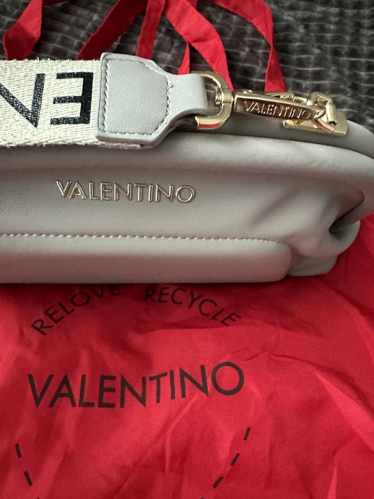 Намалена! 99.99 лв. Дамска чанта Valentino