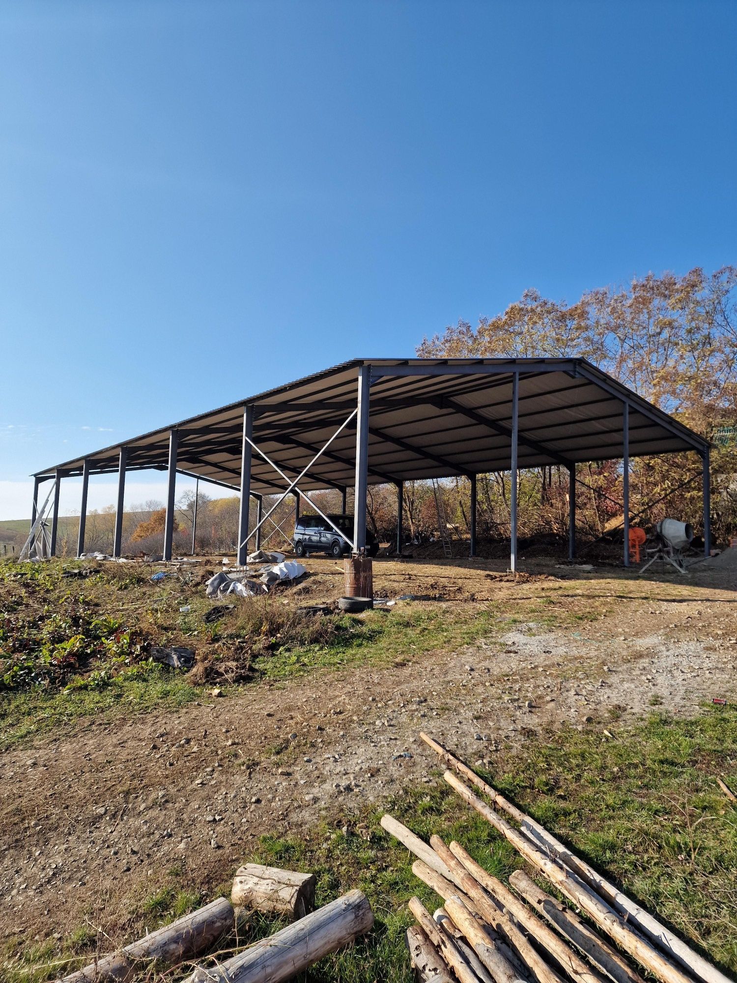 Vând structura metalica 14 stâlpi și 7 ferme