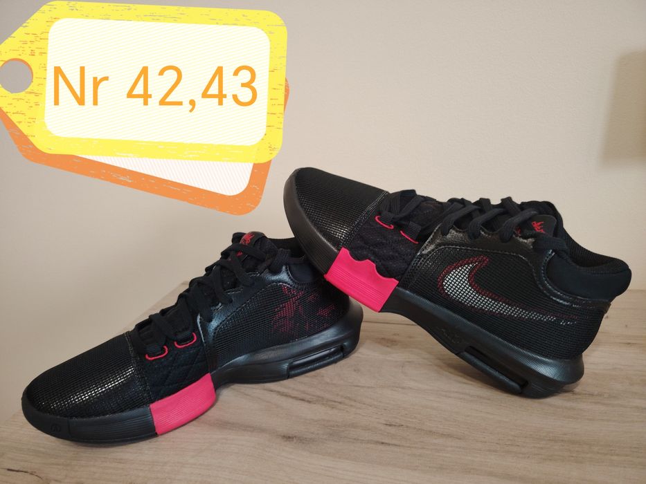 Nike LeBron witness 8 diferite modele
