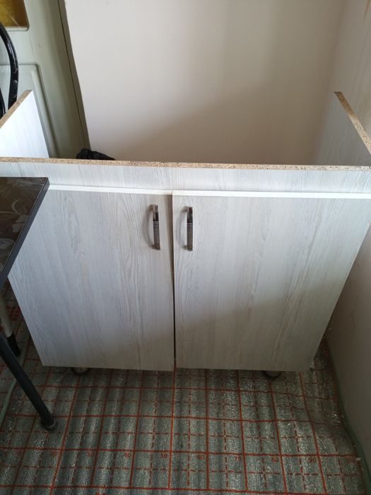 Moyka shkafi sotiladi