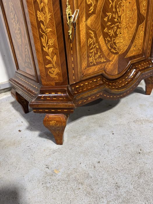 Comoda din lemn masiv cu intarsii, stil Louis XV
