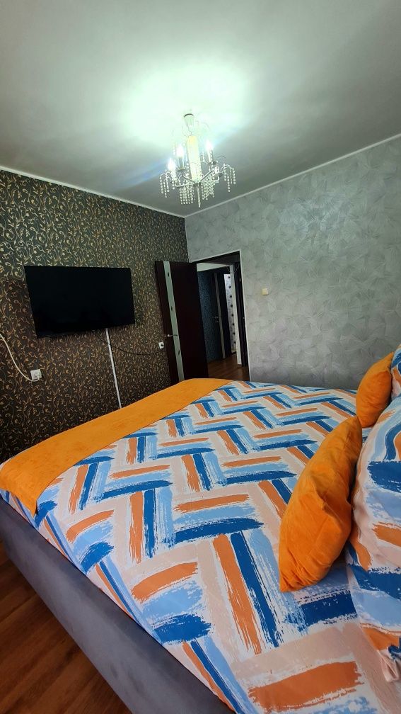 Сдается посуточно 3 ком квартира в 27 мкр , бойлер,  интернет.