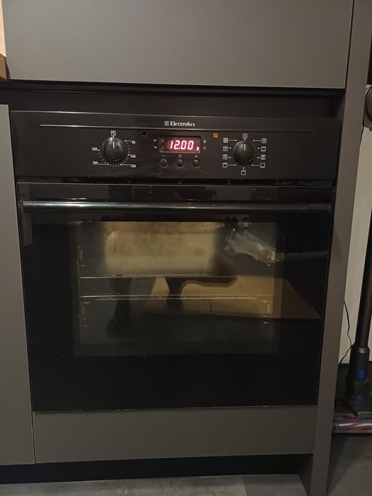 Cuptor electric incorporabil electrolux