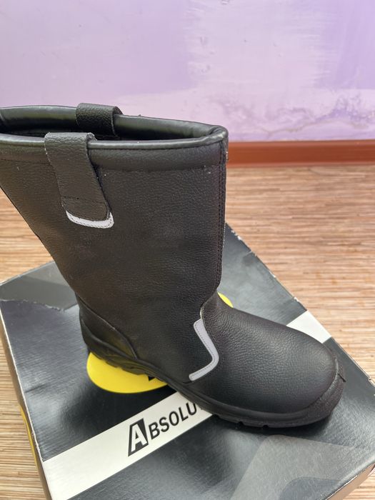 Продам спецобувь сапоги зимние размер 44