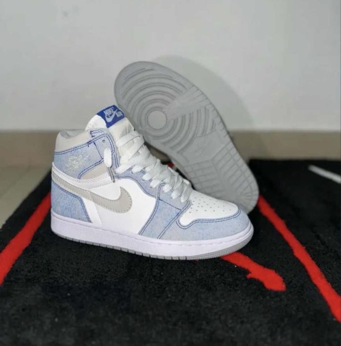 Jordan 1 hyper royal