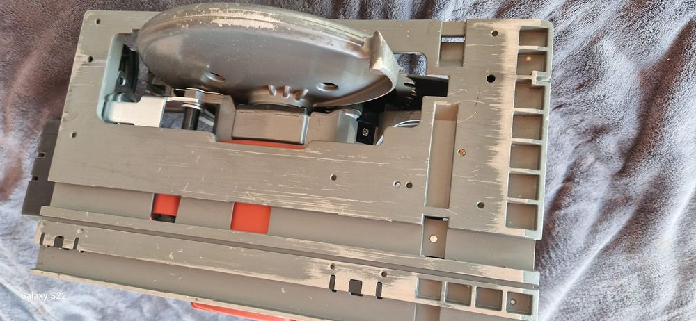 Milwaukee circular pe acumulator