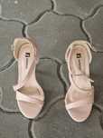 Vand Sandale elegante nude Zapatos, mărimea 35 – noi cu etichetă