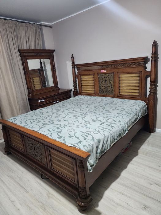 Продаём спальный гарнитур 6 предметов. Материал: Массив,.