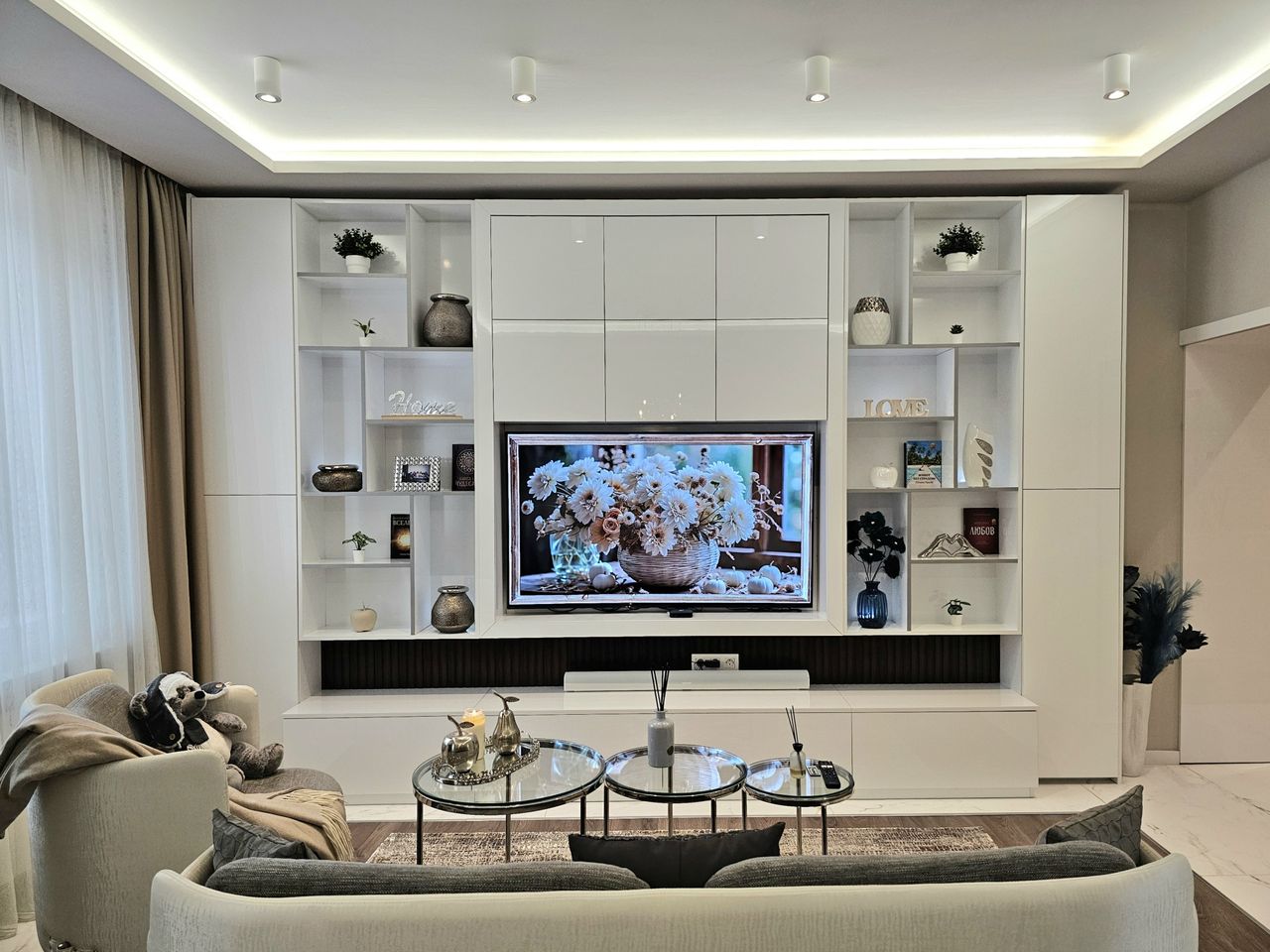 Продава се Тристаен апартамент в София, Център - 115 кв.м за 5027 €/кв.м - Снимка #3