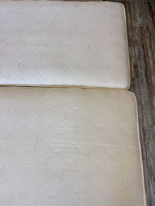 Матраци в добро състояние 90/200