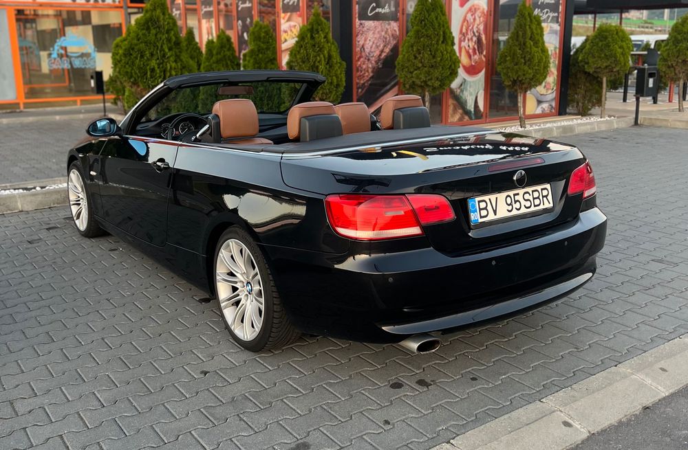 BMW 320i Cabrio.