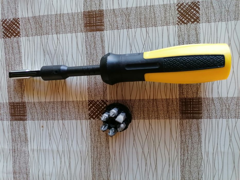 Șurubelnița cu sase capete.