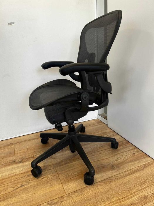 Refurbished Herman Miller Aeron Remastered Graphite Size C