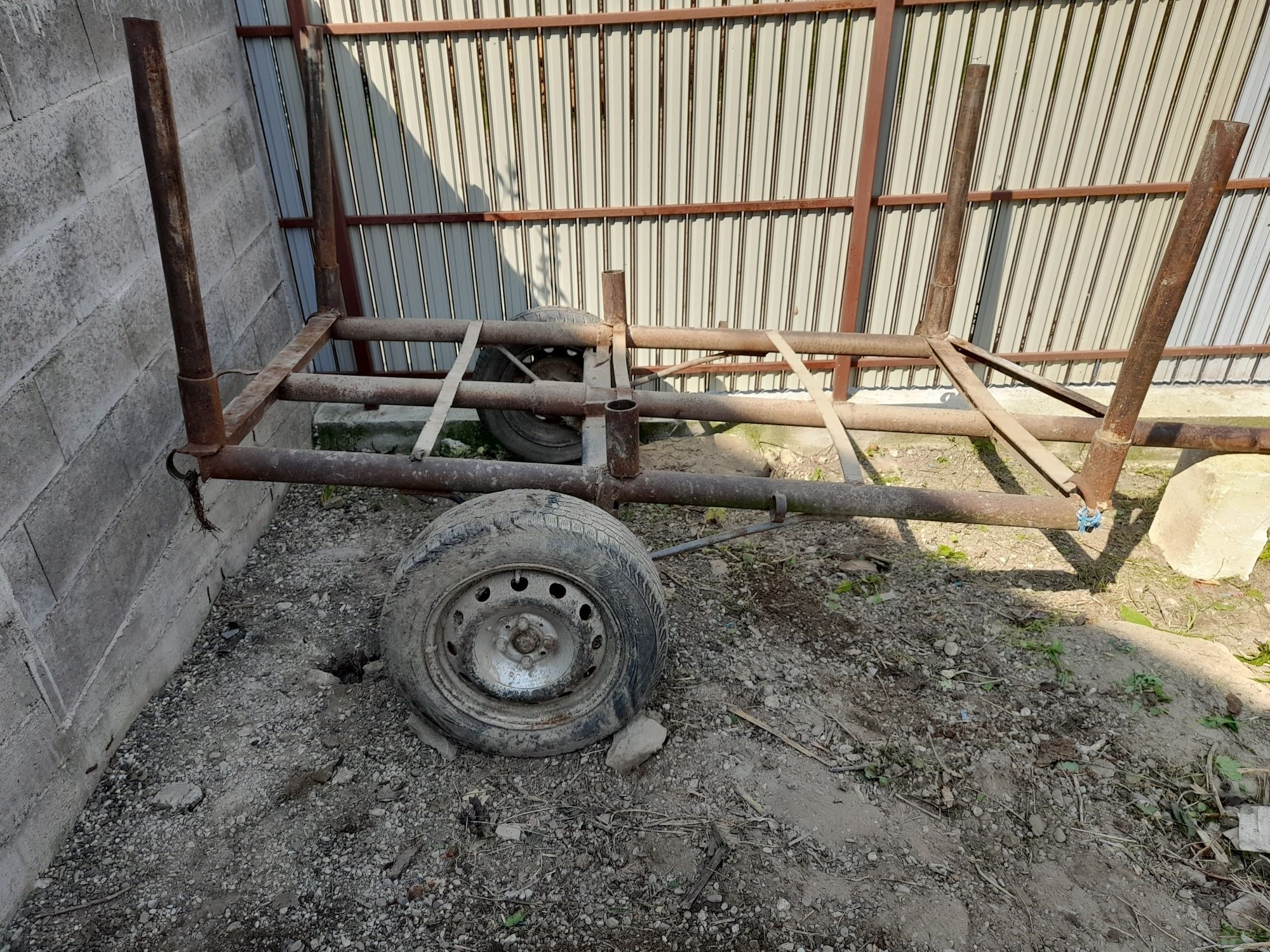 Vând cărucior pentru tractor