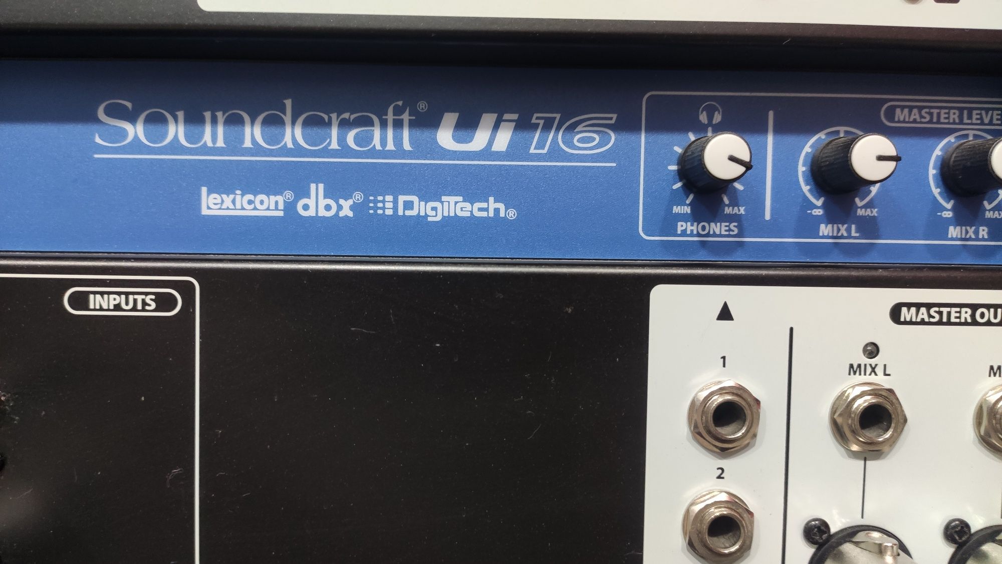 Цифровой микшерный пульт Soundcraft ui16