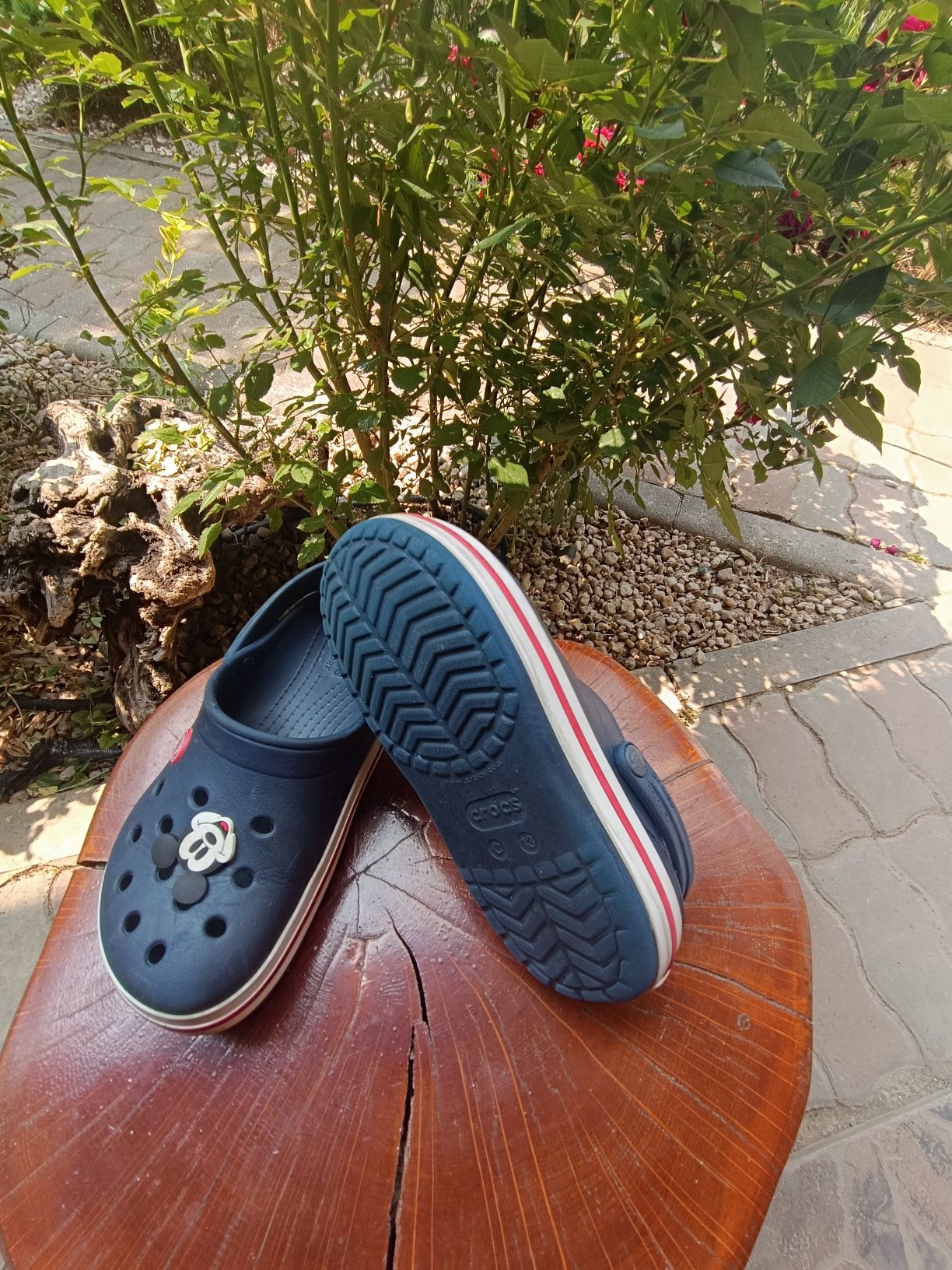 Vând șlapi Crocs