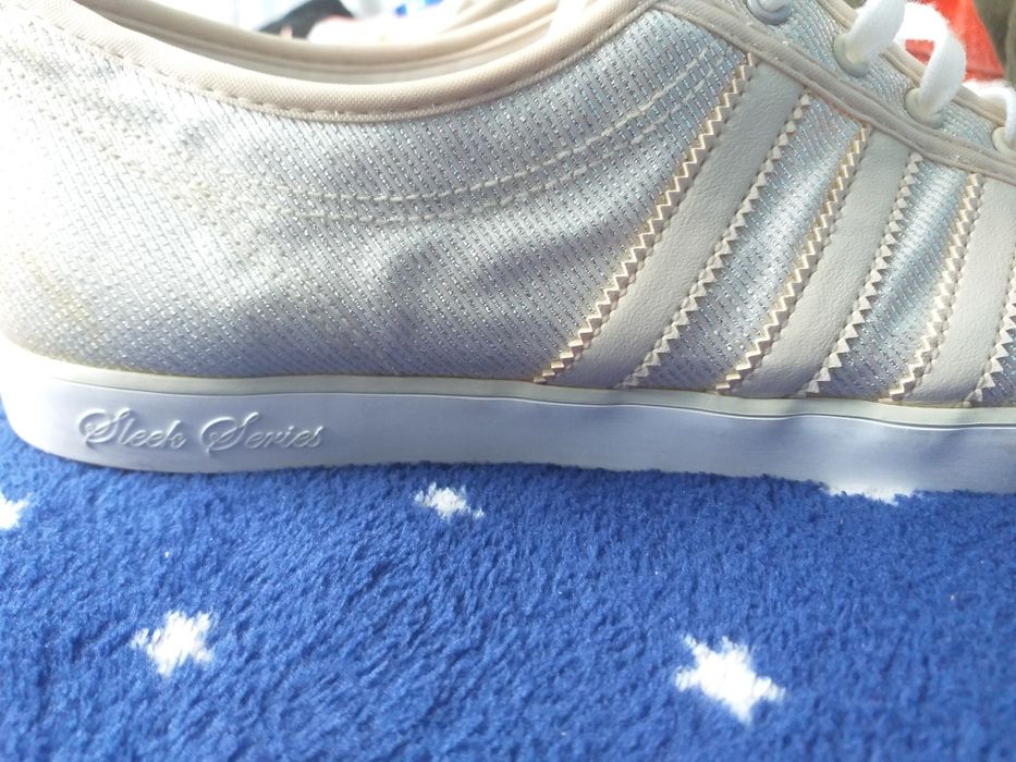 Adidasi sleek series