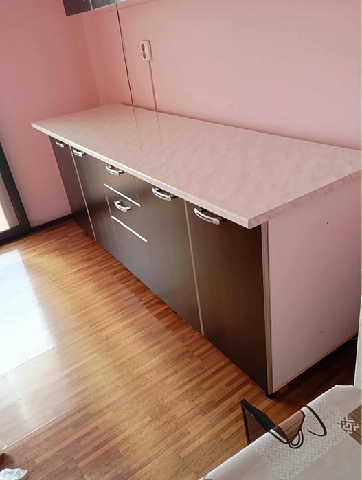 Mobila de bucatarie cu spoturi