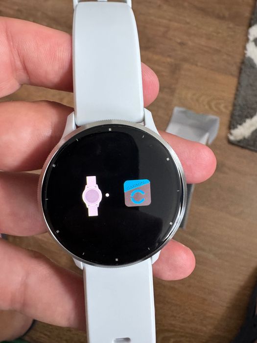 Vand Garmin Venu 3 alb la cutie,ca nou, cu garantie emag
