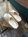 Papuci yeezi slides bej