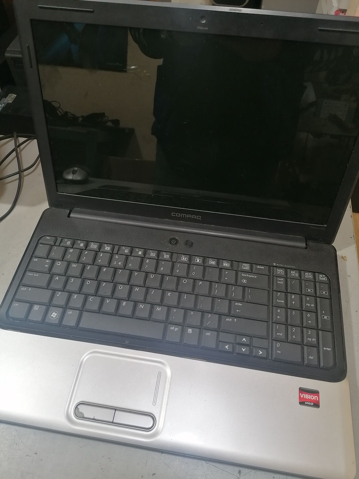 Vând sau dezmembrez laptop Compaq CQ61