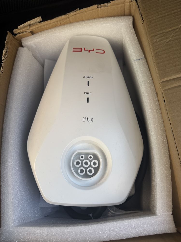 Продается зарядка byd 7 kw