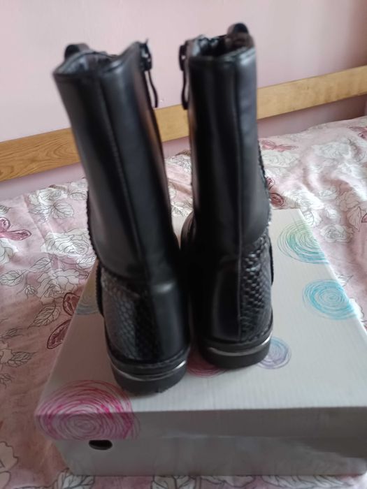 Зимни ботушки за момичета.