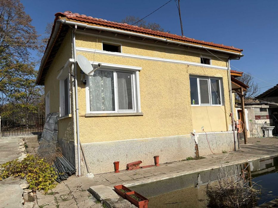 Продава се къща с.Макариополско