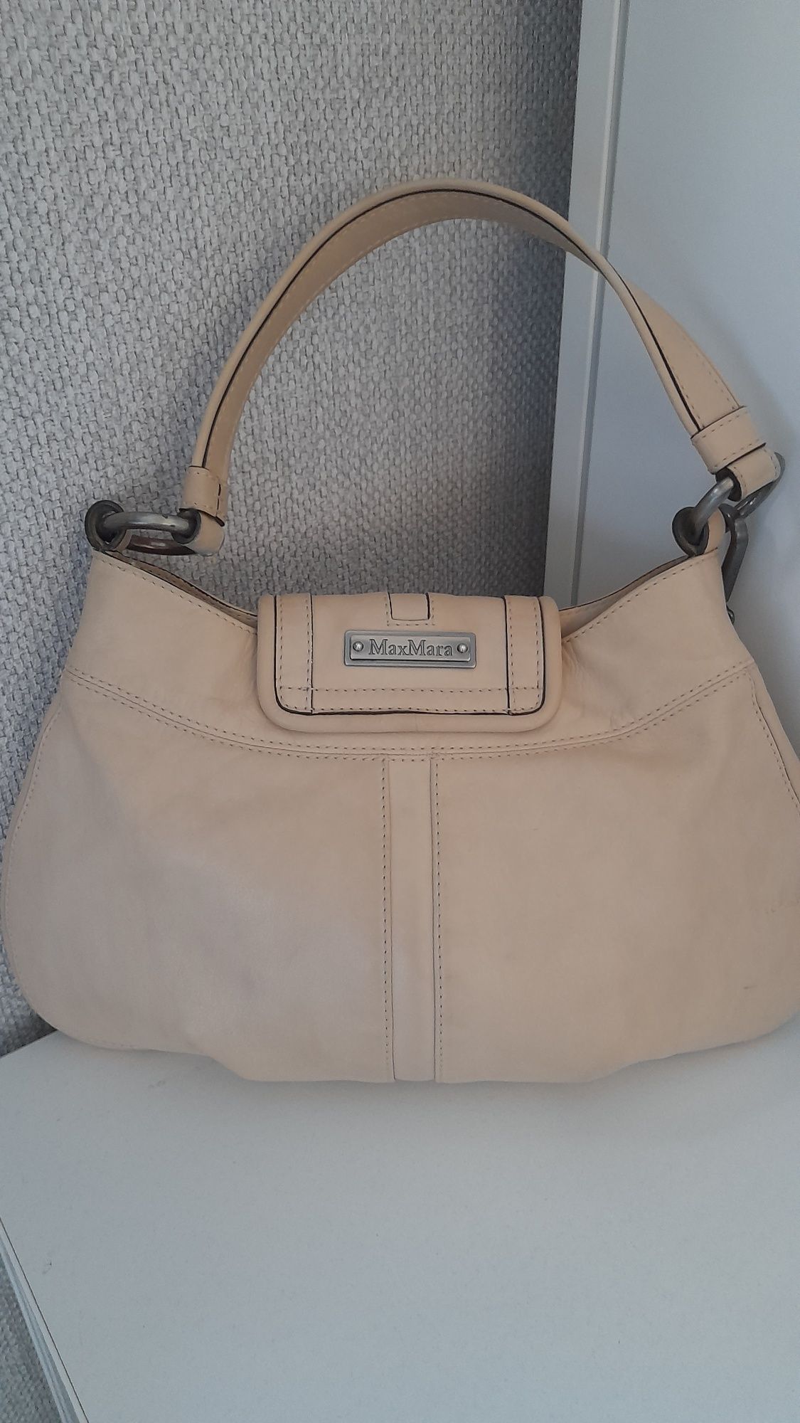 Продавам чанта MaxMara естествена кожа.