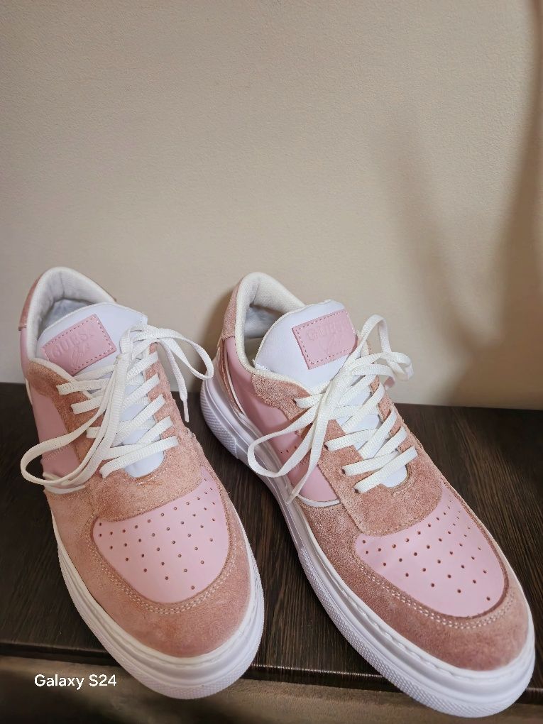Дамски обувки / маратонки / сникърси Guess