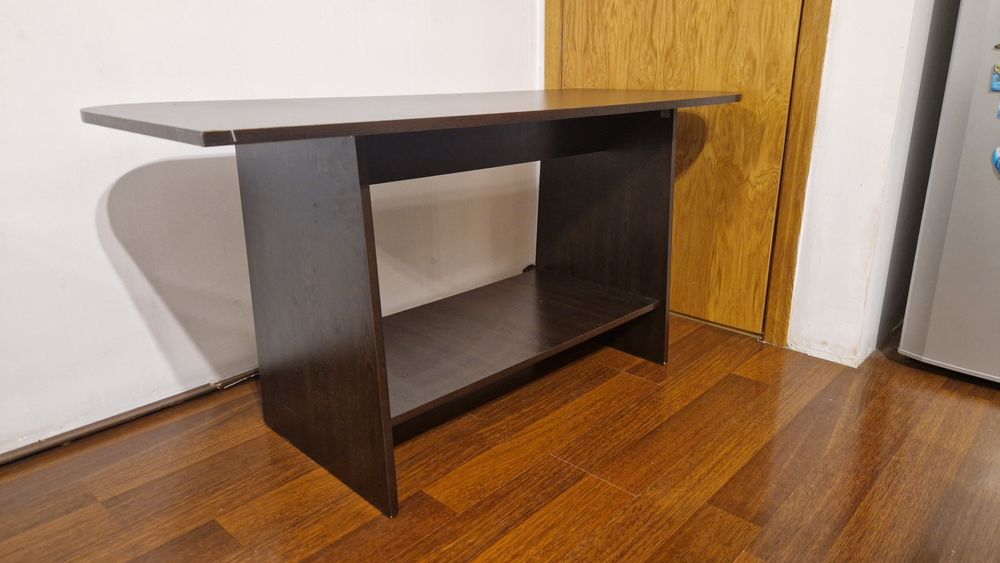 Кафява холна маса