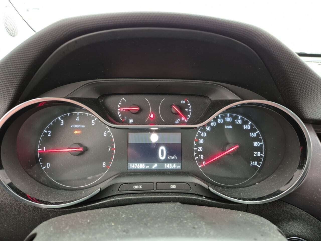 Opel Crossland X 2019г.нов внос от Германия.
Пробег: 147,000 km
Гориво