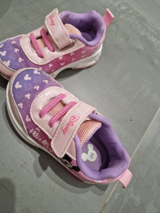 Vand adidasi luminite marime 24