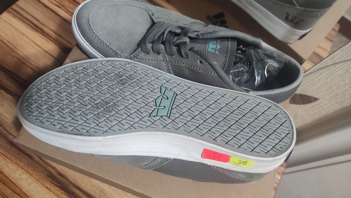 Маратонки Adidas и други