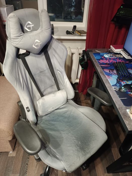 Продам игровое кресло, есть поломка.