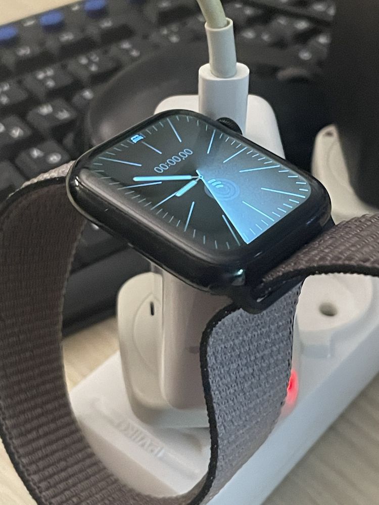 Apple Watch 4, 44mm, черный Saphire