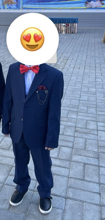 Продам костюм тройку, на ребенка 6-7лет