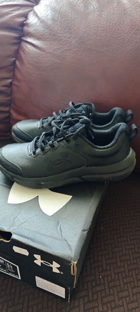 Кожени маратонки under armour