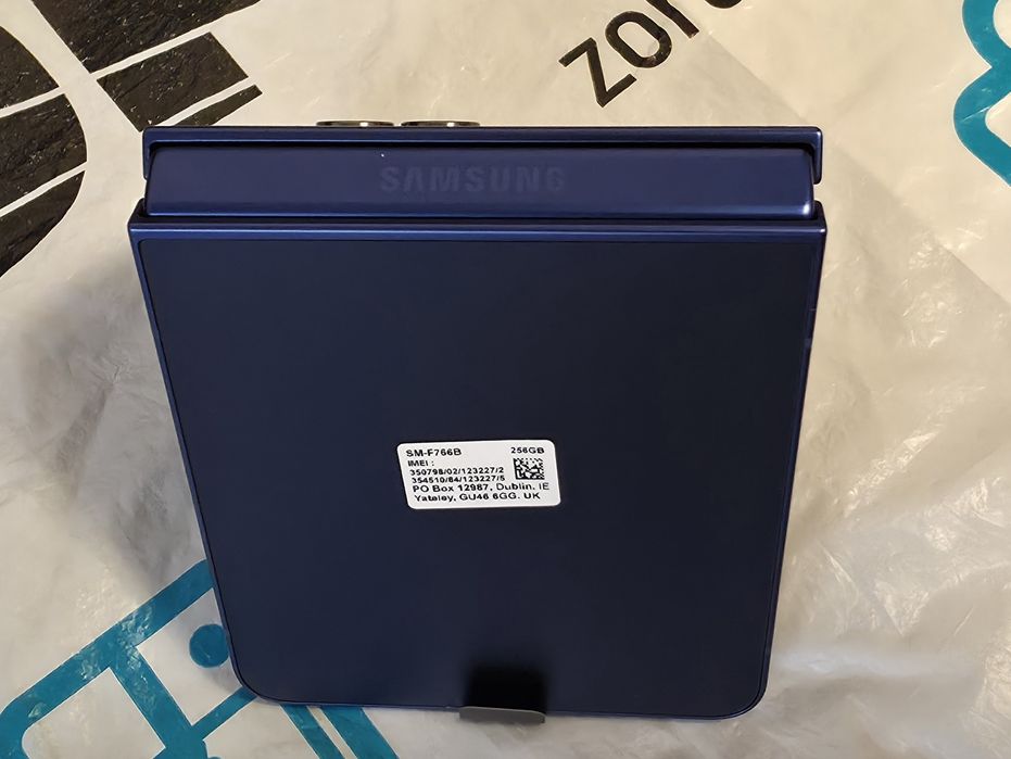 КАТО НОВ 256GB Samsung Z Flip 7 Гаранция от ЗОРА до 2027 Blue Shadow