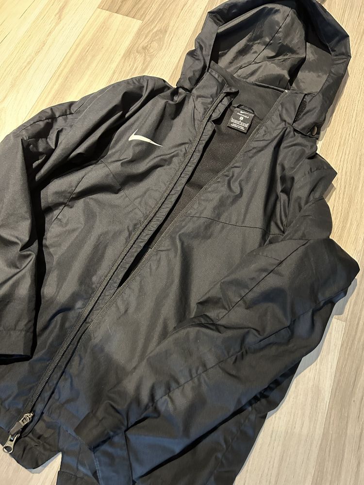 Nike тънко яке 158 см