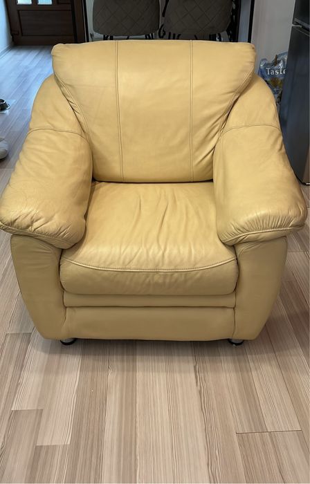 Vand 2 fotolii din piele naturala