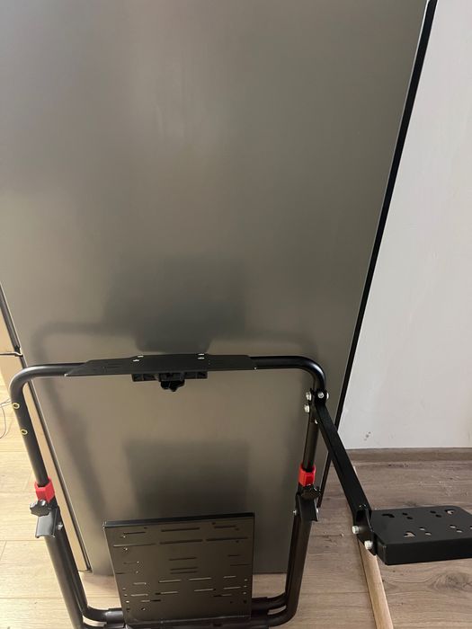 Volan Logitech g923 cu pedale și schimbător încă are garanție