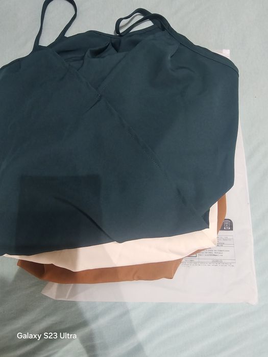 Три броя нови потници Л размер