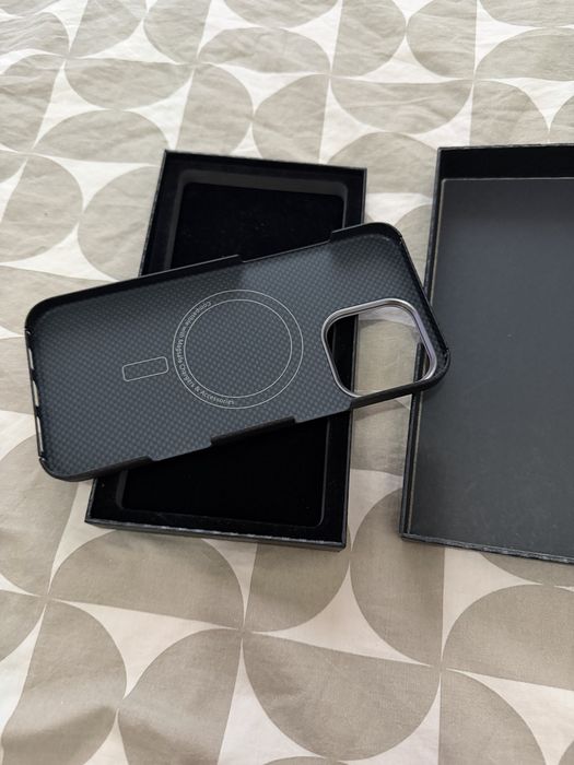 Husa de carbon iphone 16 pro max