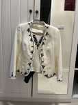 Costum cu motive