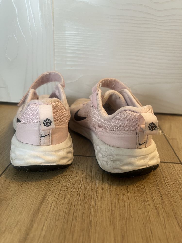 Маратонки nike 27