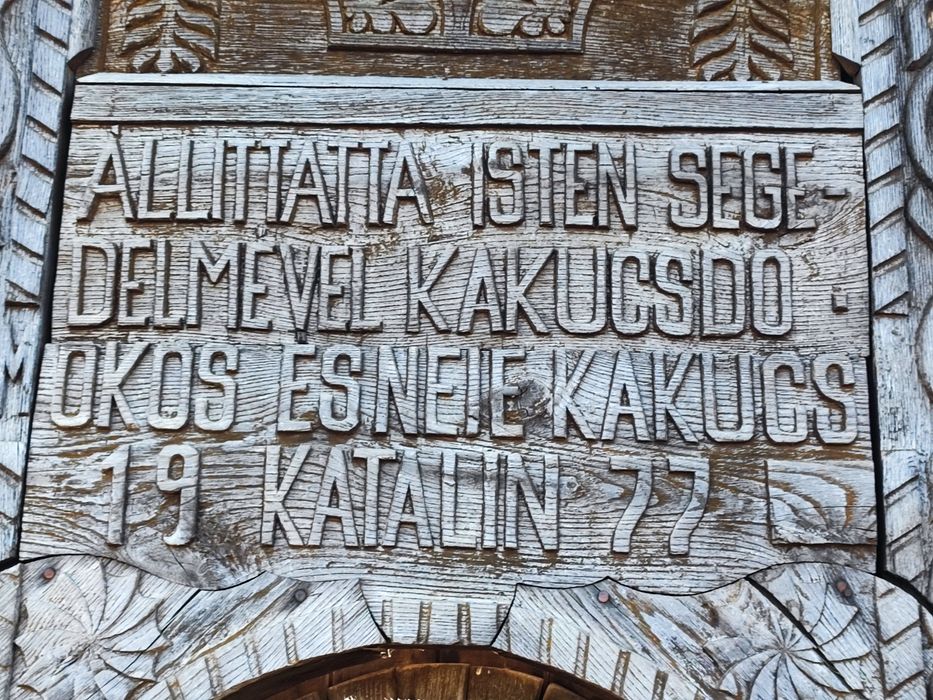 Vând poartă sculptată secuiască