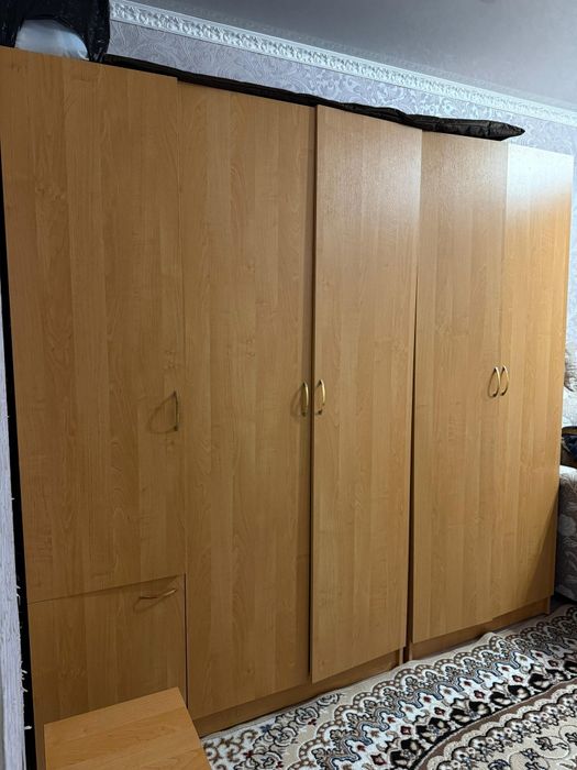 Продам шкафы (два)